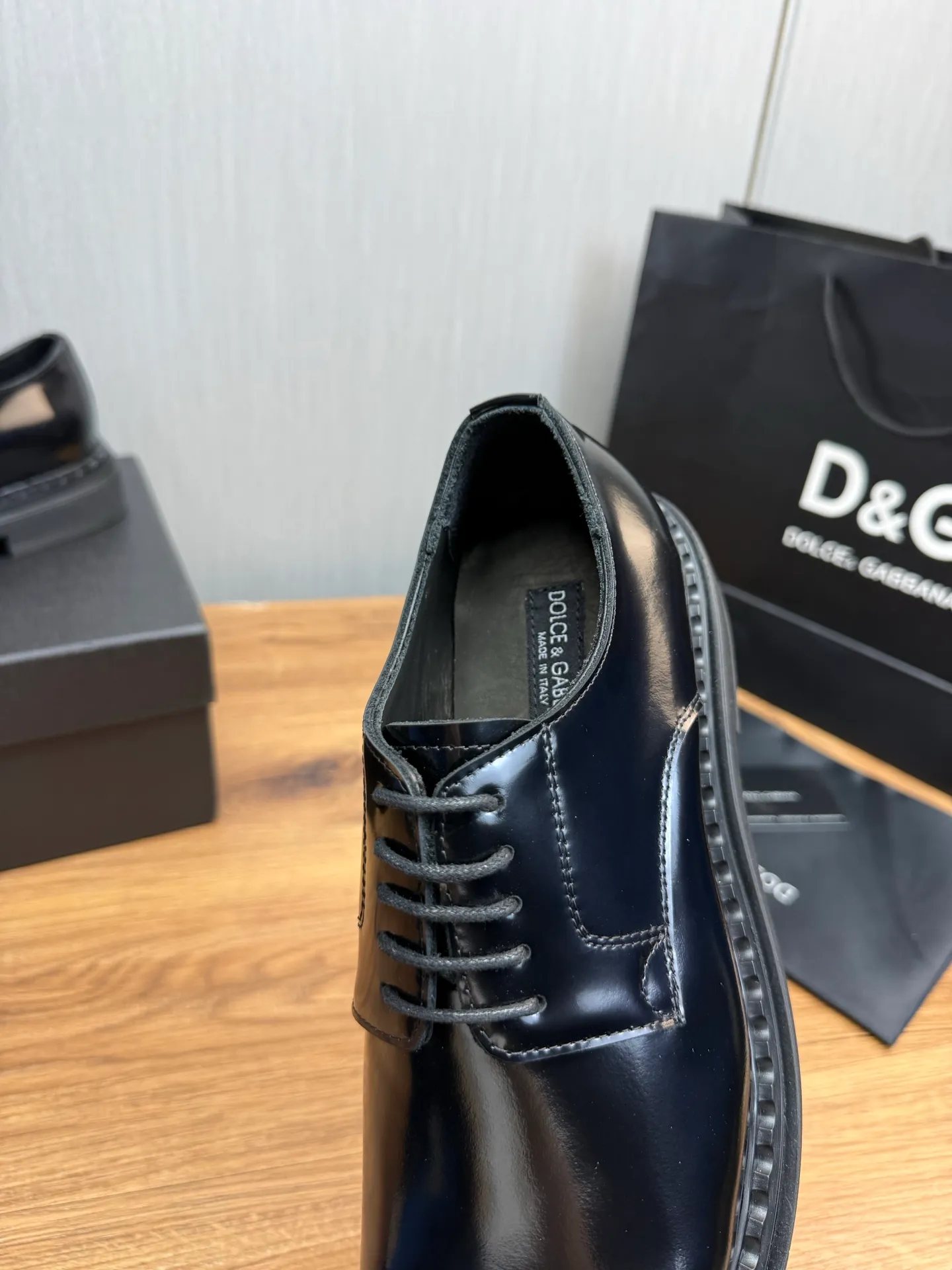Men's shoes 💰900💰 DG. Men's casual lace-up leather shoes, the latest hot style 🔥 1:1 original purchase quality, top quality goods ⬆️The upper is imported open-edge beaded cowhide, cowhide, and cow suede. The hand-made three-dimensional stitching highlights the round toe design. The inner foot pads are all imported cowhide, with the original wear-resistant foam outsole, matching code 39-44, (38, 45 custom-made, non-returnable)